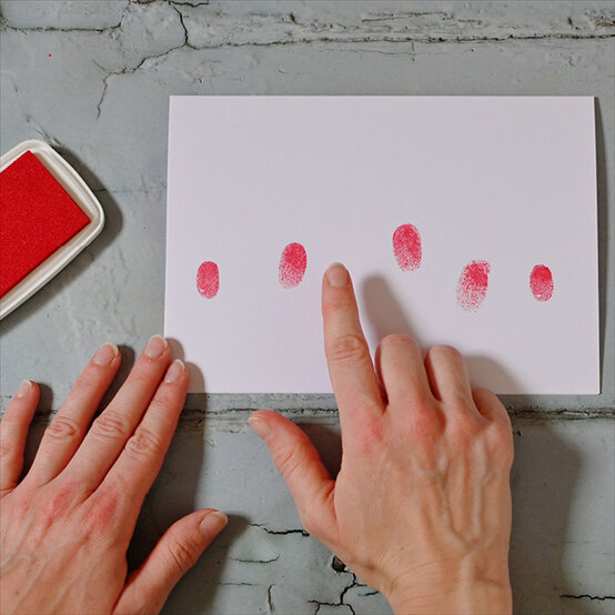 Idea_kids-christmas-cards-to-make_step6b.jpg?sw=554&q=85