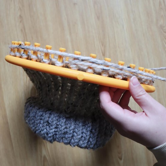 how_to_loom_knit_a_beanie_step_13.jpg?sw=554&q=85