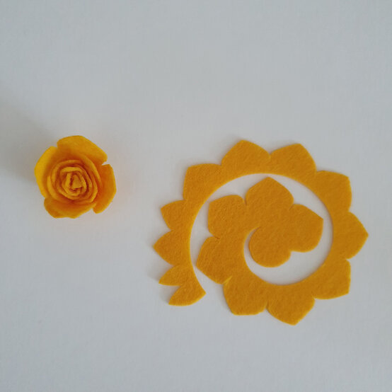 cricut-how-to-make-a-floral-headband-step7.1.jpg?sw=554&q=85