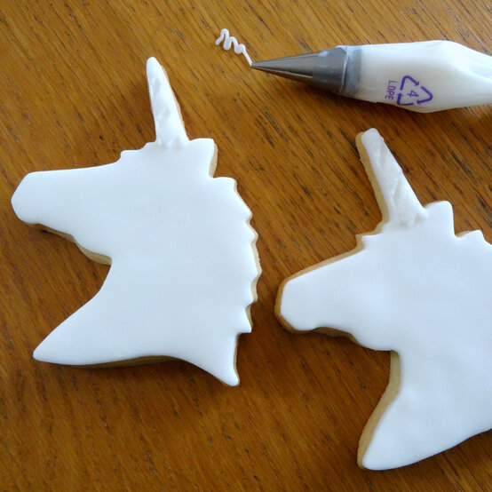unicorn-biscuits_step4.jpg?sw=554&q=85