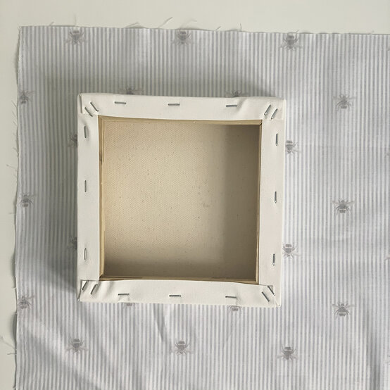 how_to_organise_your_home_office_with_-fabric_notice_board_1-.jpg?sw=554&q=85