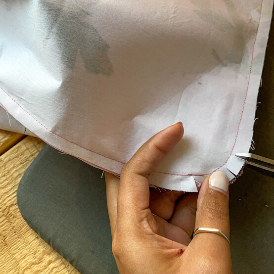 joules-footstool---step-12a.jpg?sw=554&q=85