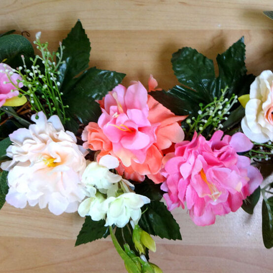 ideas%5Fhow%2Dto%2Dmake%2Da%2Dfloral%2Dspring%2Dwreath%5Fstep%2D5.jpg?sw=554&q=85