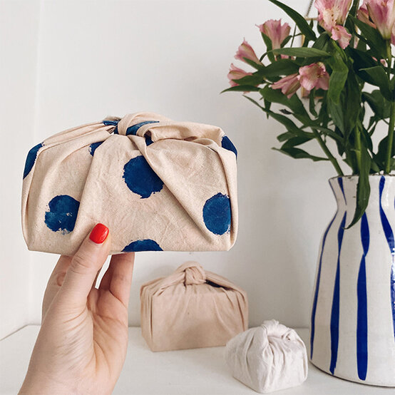 fabric-gift-wrap.jpg?sw=554&q=85