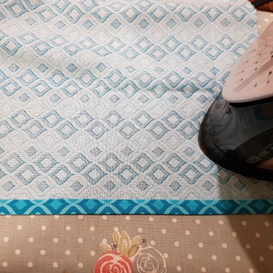 retro_pillow_pressing_step_2.jpg?sw=554&q=85