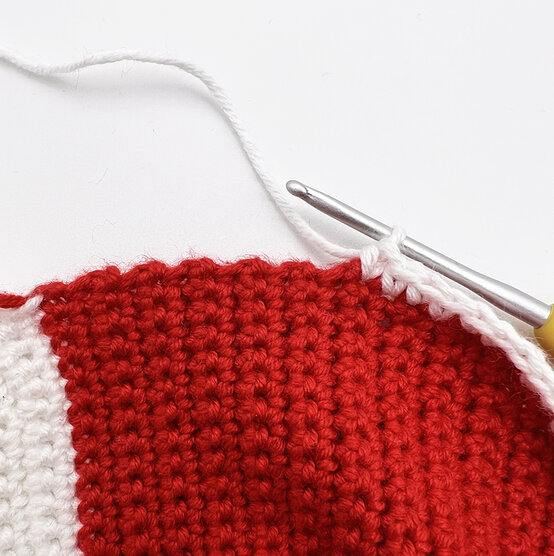 How-to-Crochet-an-Amigurumi-King-Charles_robe2.jpg?sw=554&q=85