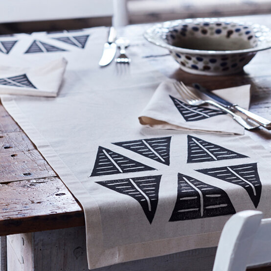 idea_diy-christmas-table-settings_lino.jpg?sw=554&q=85