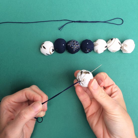 fabric-scrap-garland_step12_2.jpg?sw=554&q=85