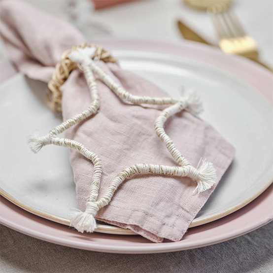 idea%5Fpastel%2Dthemed%2Dprojects%2Dto%2Dmake%2Dthis%2Dchristmas%5Fstars.png?sw=554&q=85