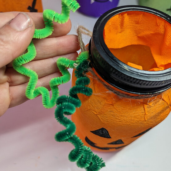 idea_halloween-glass-lanterns-pumpkin_step5c.jpg?sw=554&q=85