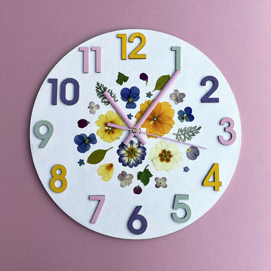 ideas%5Feasy%2Dhome%2Ddecor%2Dprojects%2Dto%2Dmake%5Fpressed%2Dflower%2Dclock.jpg?sw=554&q=85