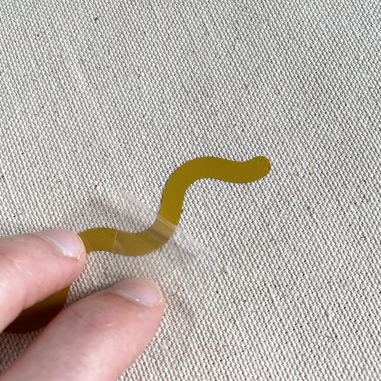 cricut_how_to_make_a_personalised_baking_hamper_cricut-apron_step-17_2.png?sw=554&q=85