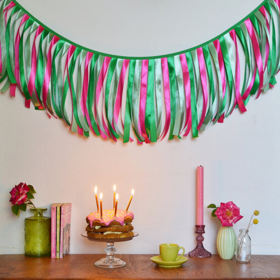 ribbon-garland.jpg?sw=554&q=85