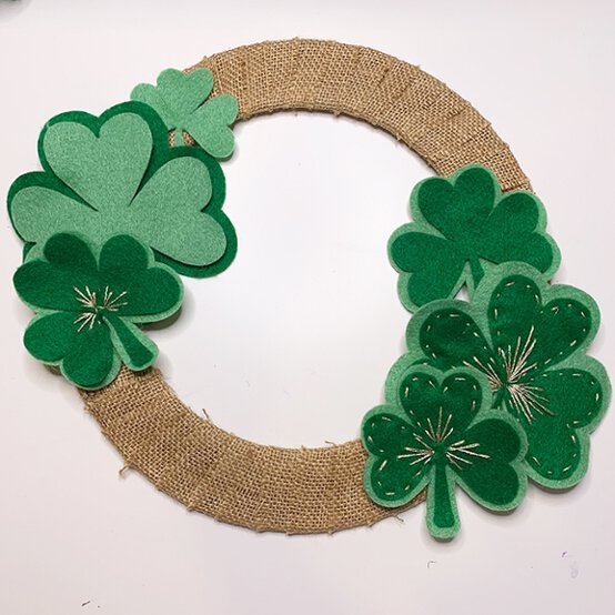 Cricut-How-to-Make-a-Shamrock-Wreath_step14a.jpg?sw=554&q=85