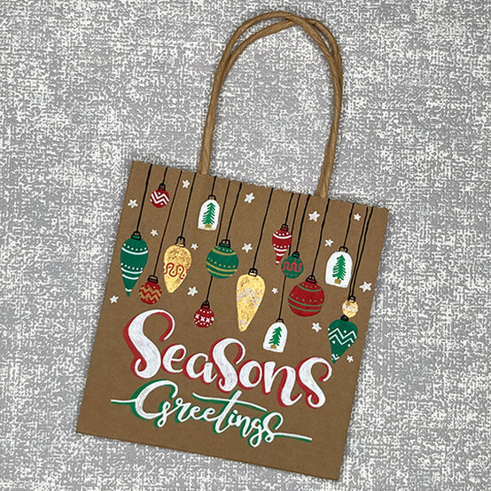 idea_ways-to-personalise-a-christmas-gift-bag-mini_step2.jpg?sw=554&q=85