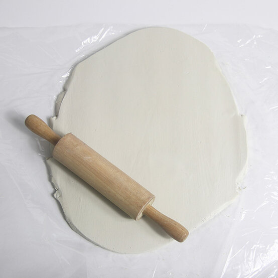 clay-leaf-trinket-dish-1.jpg?sw=554&q=85