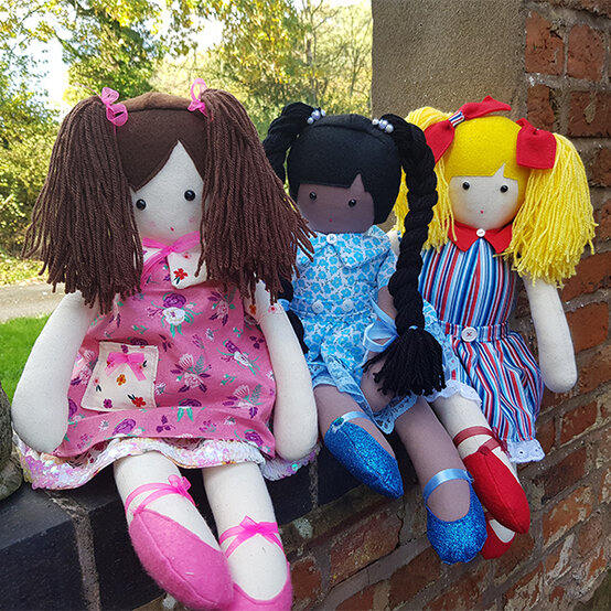 artisan-jill-williams-sewn-rag-dolls.jpg?sw=554&q=85