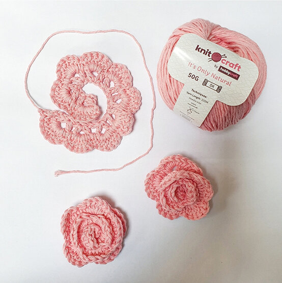 idea_how-to-crochet-an-easter-wreath-and-garland_flower.jpg?sw=554&q=85