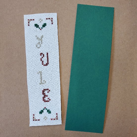 Idea_how-to-sew-a-christmas-cross-stitch_step3b.jpeg?sw=554&q=85