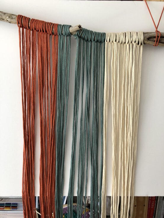 how_to_make_an_autumn_leaves_macrame_wallhanging_image_1.jpg?sw=554&q=85