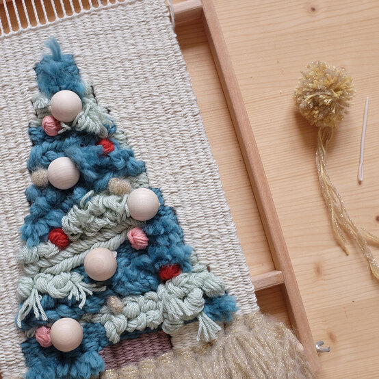 33_xmas_weave.jpg?sw=554&q=85