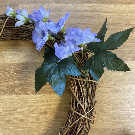 how_to_make_a_spring_wreath_with_floral_picks_step-1.jpg?sw=554&q=85