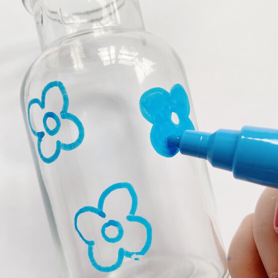 3-ways-to-decorate-vases-4.jpg?sw=554&q=85