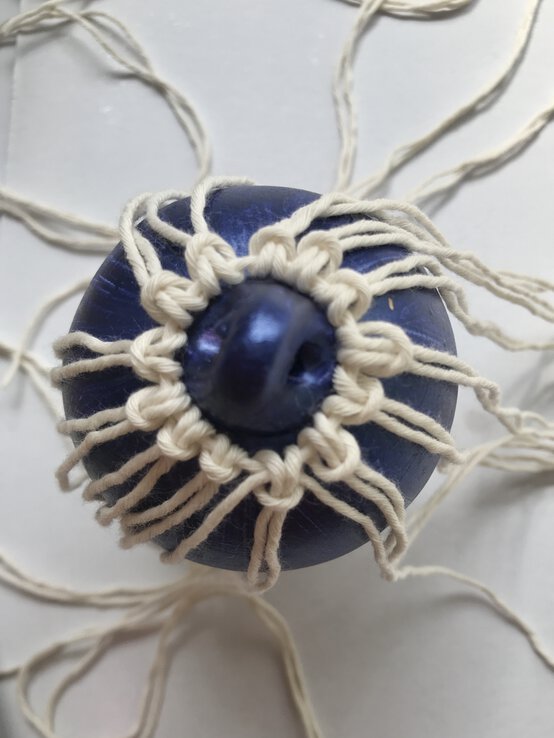how_to_make_macrame_baubles_blue_tutorial_step-6.jpg?sw=554&q=85