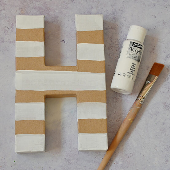 how-to-use-paint-markers_mache_step1.jpg?sw=554&q=85