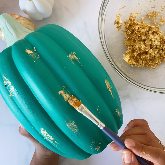 sophisticated-halloween-2020_step-8_1.jpg?sw=554&q=85