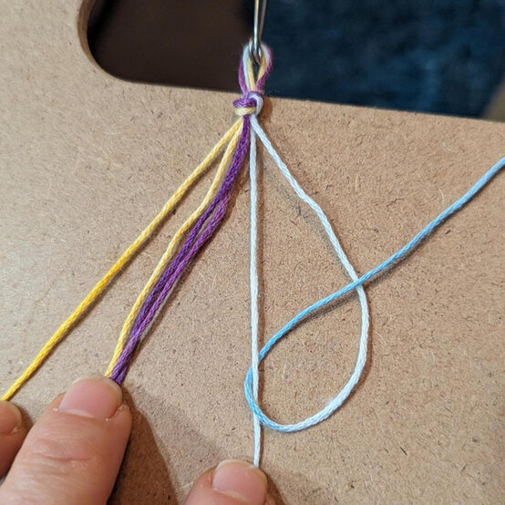 ideas%5Fhow%2Dto%2Dmake%2Dfriendship%2Dbracelets%5Fbackwards%2Dknot%2D2.jpg?sw=554&q=85