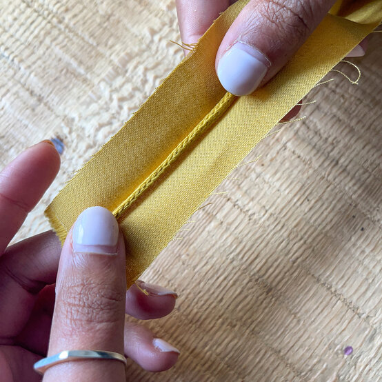 joules-piped-cushion---step-7a.jpg?sw=554&q=85