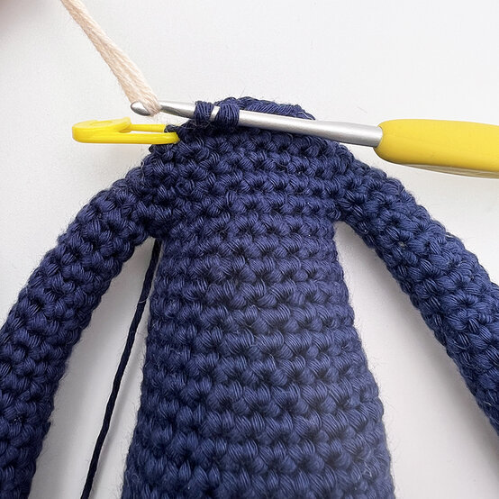 How-to-Crochet-an-Amigurumi-King-Charles_body2.jpg?sw=554&q=85