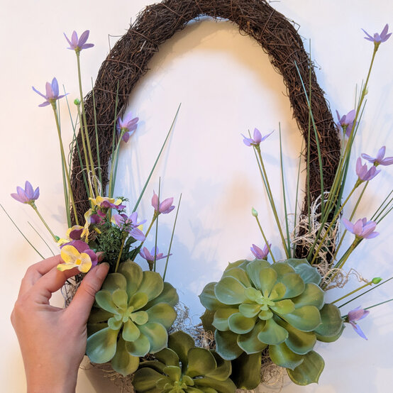 easter_floral_succulent_wreath_11.jpg?sw=554&q=85