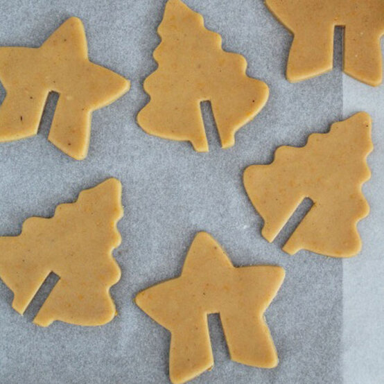 how-to-make-christmas-mug-cookies_step-1b.jpg?sw=554&q=85