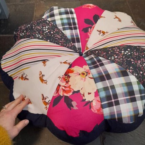 how_to_make_a_flower_floor_cushion_11a.jpg?sw=554&q=85