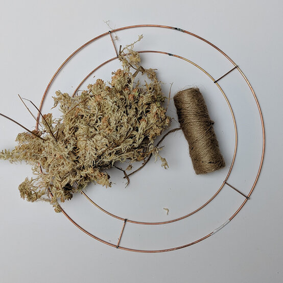 fresh-floral-wreath-step1.jpg?sw=554&q=85