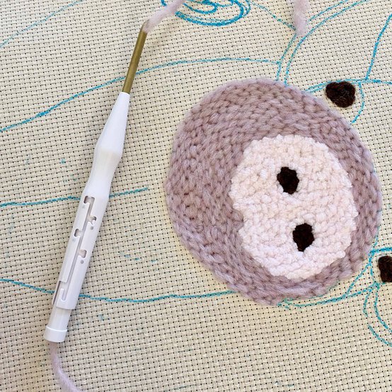 punch-needle-farm-pig-step-3.jpg?sw=554&q=85