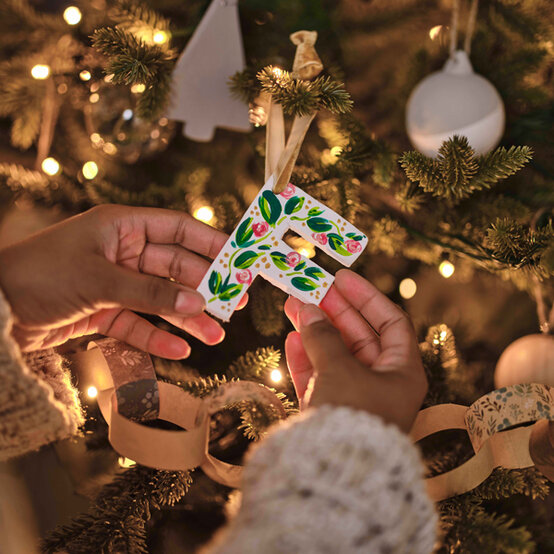 idea_botanical-round-up_clayletter.jpg?sw=554&q=85