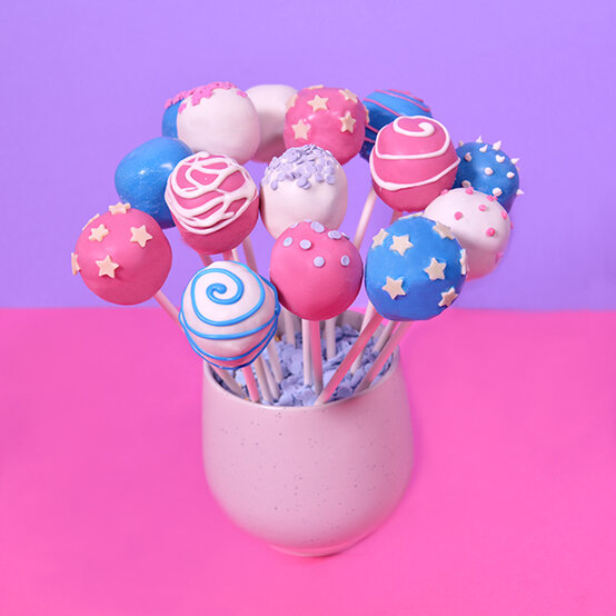 cake-pop-bouquet-in-cup-social-1.jpg?sw=554&q=85
