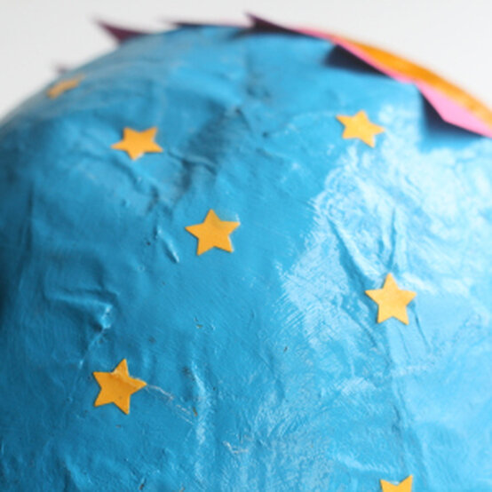 mache-hot-air-balloon-5.jpg?sw=554&q=85