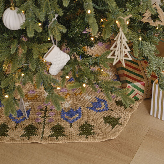 How-to-Crochet-a-Tree-Skirt_Complete.jpg?sw=554&q=85