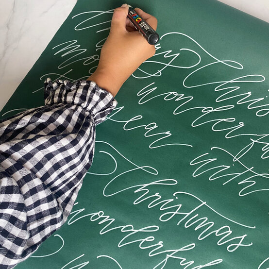 idea_christmas-drawn-giftwrap_step4.jpg?sw=554&q=85