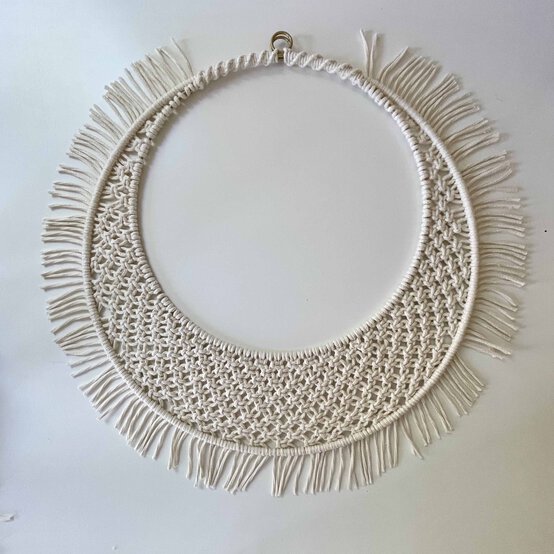 Idea_how-to-make-a-christmas-macrame-wreath_step12b.jpg?sw=554&q=85