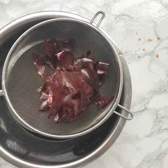 natural_dye_reusable_bags_step-6.jpg?sw=554&q=85