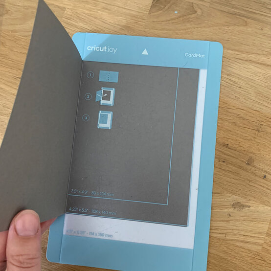 cricut-joy-card_step5.jpg?sw=554&q=85