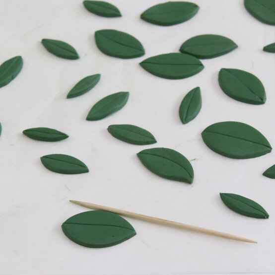 idea_how-to-make-a-fimo-clay-photo-frame_step8a.jpg?sw=554&q=85