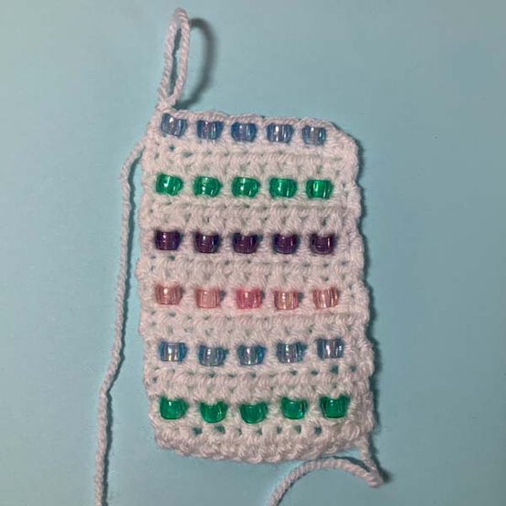 ideas%5Fhow%2Dto%2Dcrochet%2Da%2Dheadband%5Fbeaded%2Dheadband%5Fstep%2D1d.jpg?sw=554&q=85