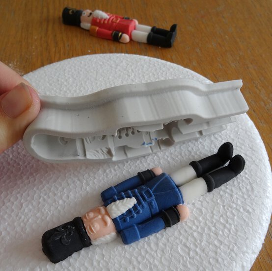 nutcracker-cake_step5.jpg?sw=554&q=85