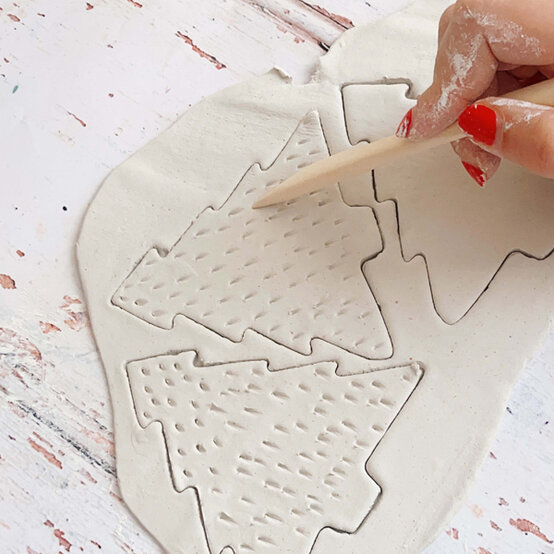 idea_clay-tree-decorations_step3.jpg?sw=554&q=85